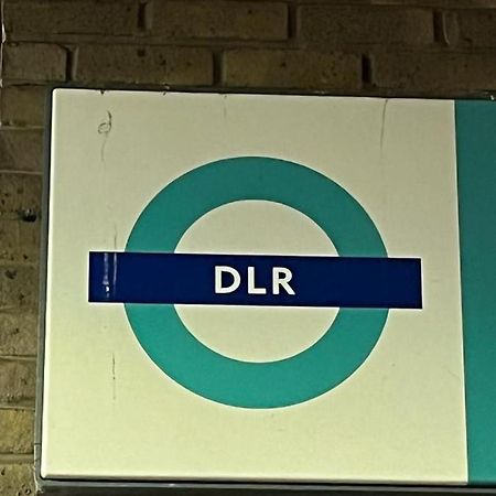 Luxurious Dlr Apartment Londra Dış mekan fotoğraf