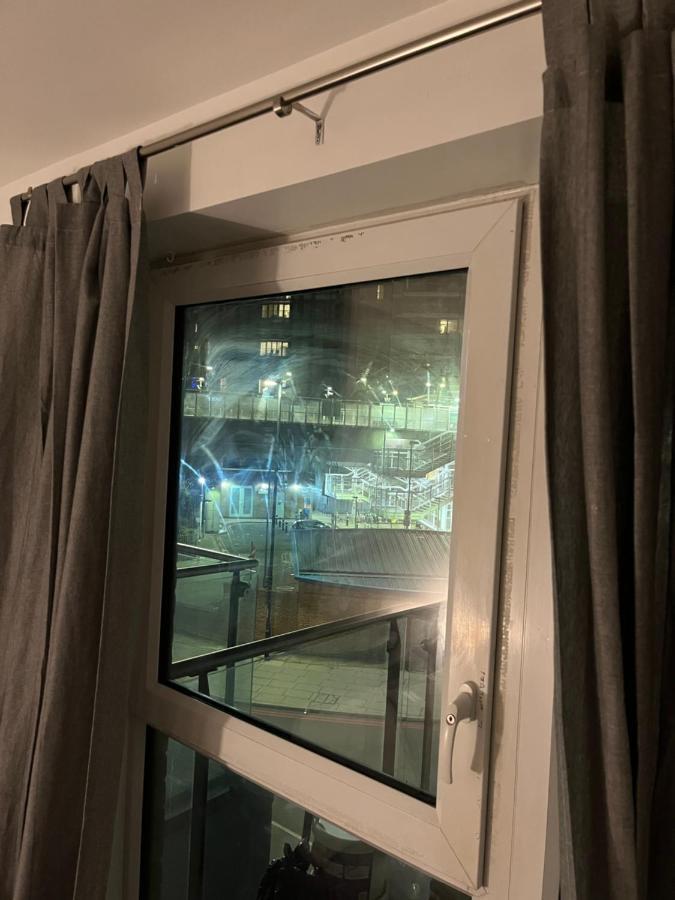 Luxurious Dlr Apartment Londra Dış mekan fotoğraf