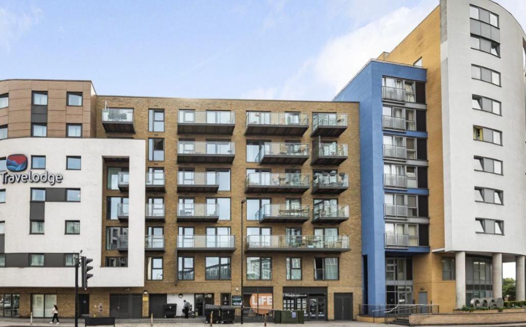 Luxurious Dlr Apartment Londra Dış mekan fotoğraf