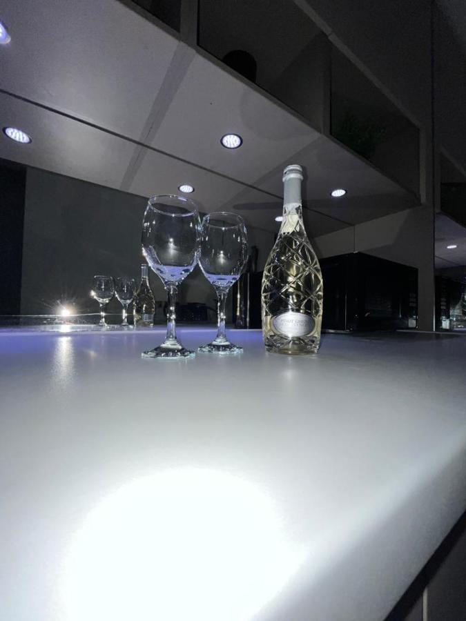 Luxurious Dlr Apartment Londra Dış mekan fotoğraf