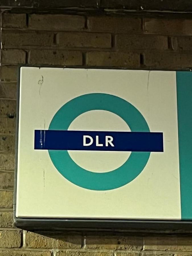 Luxurious Dlr Apartment Londra Dış mekan fotoğraf